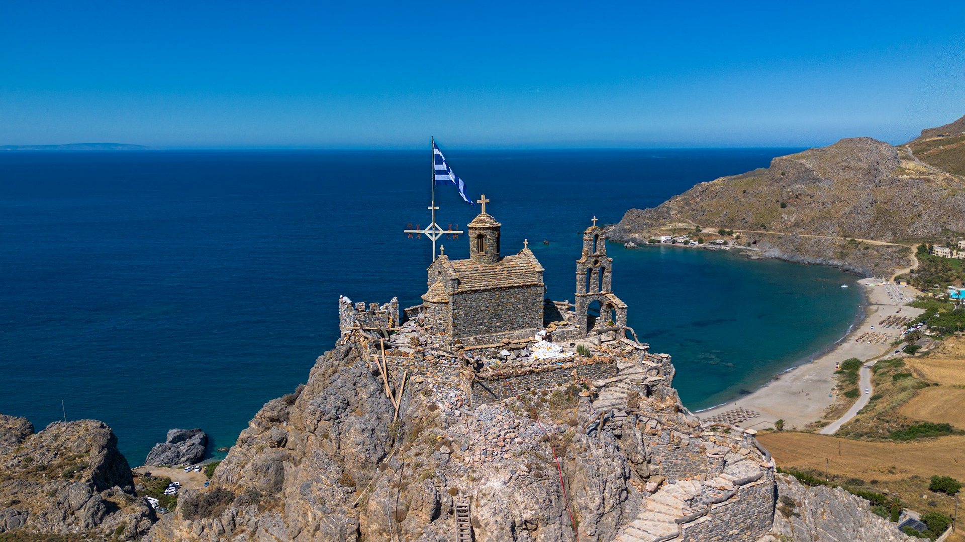 Klosteranlage in einer Berglandschaft auf Kreta